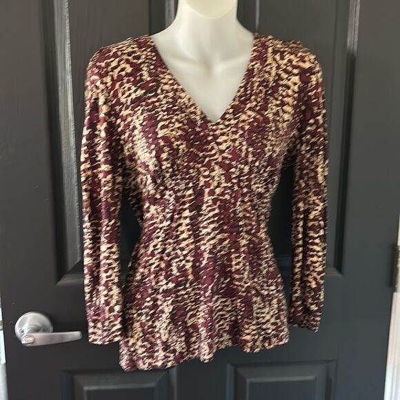 Ann Taylor Petites V-neck Long Sleeve Print Top, SP - Picture 3 of 7